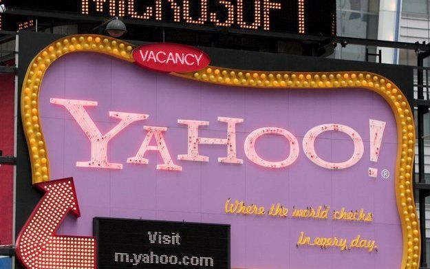 NEW YORK - Microsoft laat het overnamebod op Yahoo varen. Dat is het resultaat van een bijeenkomst van zaterdag, waarbij Yahootopman Jerry Yang z’n Microsoftcollega Steve Ballmer liet weten dat diens aanbod op Yahoo te laag was. Foto: EPA