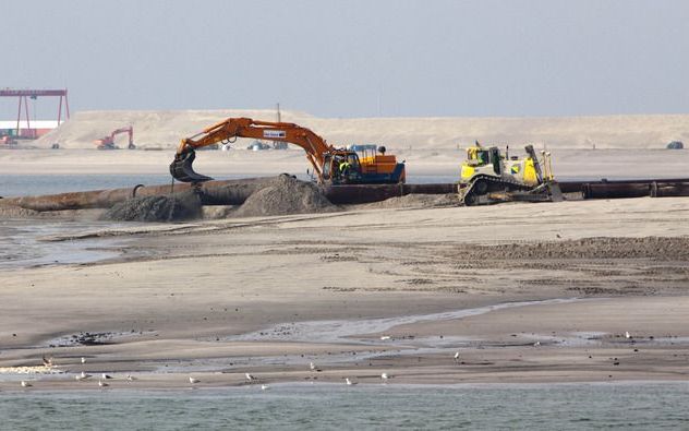 De invoering van de zogenoemde omgevingsvergunning, die het voor burgers en bedrijven makkelijk moet maken om allerlei milieu– en bouwvergunningen aan te vragen, wordt opnieuw uitgesteld. Foto ANP