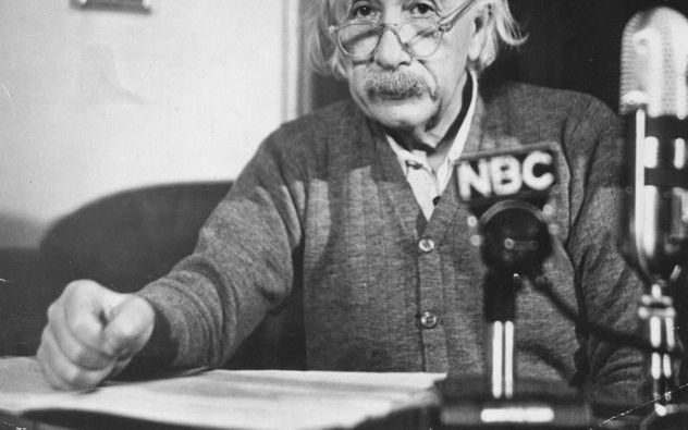 LONDEN (AP) – Een brief van Albert Einstein, waarin hij het concept ’God’ afdoet als een voortbrengsel van menselijke zwakte en de bijbel ’nogal kinderachtig’ noemt, is donderdagavond laat in Londen verkocht voor omgerekend 261 duizend euro. Dat heeft vei