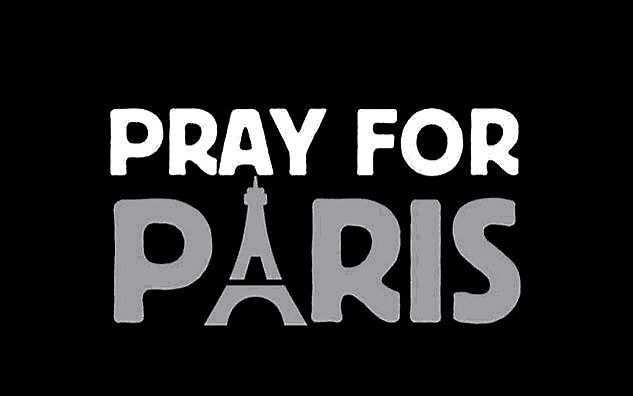 Deze foto gaat rond op Twtter met de #prayforparis. beeld Twitter