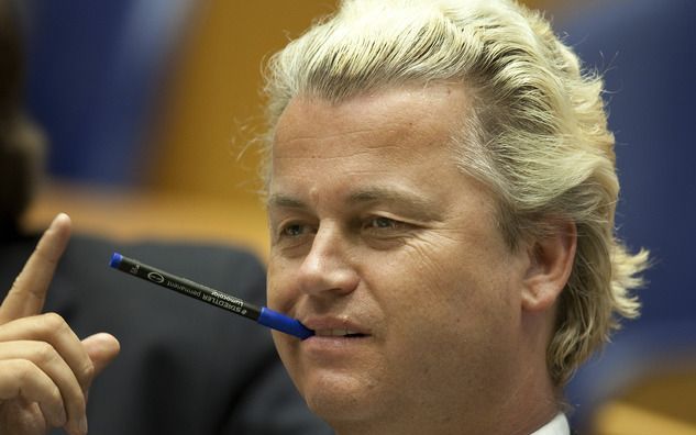 DEN HAAG – De PVV wil dat het kabinet de economische gevolgen van „massa–immigratie” onderzoekt. „Leg daar eens verantwoording over af", zei PVV–leider Wilders donderdag tijdens het verantwoordingsdebat in de Tweede Kamer. Foto ANP