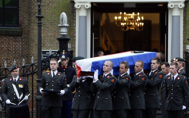 Onder grote belangstelling is woensdag in het Friese IJlst de in Afghanistan gesneuvelde korporaal Poortema begraven. Op verzoek van de familie kreeg hij een burgerbegrafenis met beperkt militair ceremonieel. Bij de uitvaart waren onder anderen tien milit