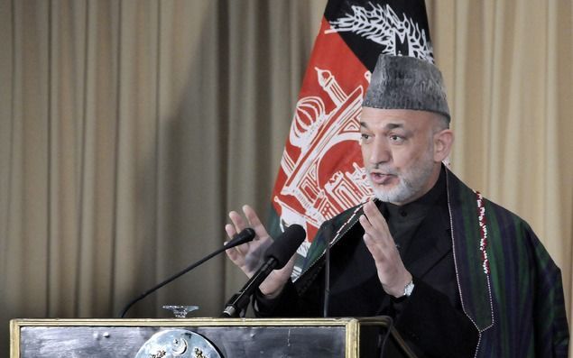 KABUL – De Afghaanse president Hamid Karzai heeft zaterdag onder druk van het Westen besloten om toch twee buitenlanders toe te laten tot de electorale klachtencommissie. Foto EPA