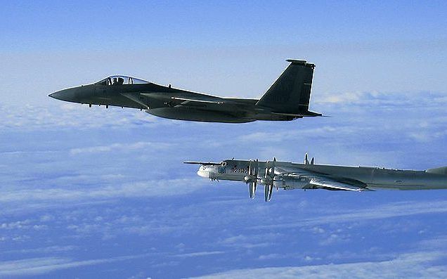 F-15 en Tupolev Tu-95H Bears. Foto Wikimedia