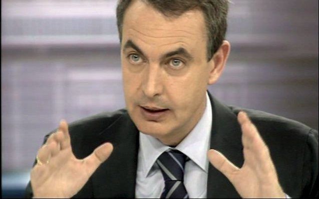 De Spaanse premier Zapatero maandagavond tijdens het televisiedebat met oppositieleider Mariano Rajoy. Foto EPA.