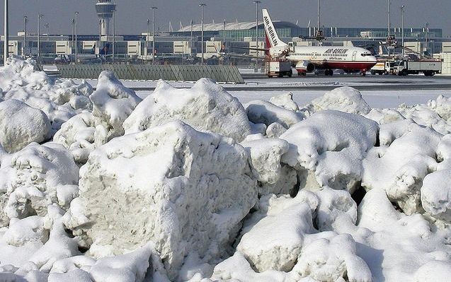 MÜNCHEN – Tijdens een routinecontrole op het vliegveld van de Duitse stad München hebben beveiligers woensdag sporen van explosieven gevonden bij een laptop. De eigenaar van de computer sloeg na de vondst op de vlucht. De terminal werd afgesloten, maar de