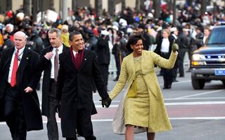 President Obama en zijn vrouw lopen richting het Witte Huis. Foto EPA