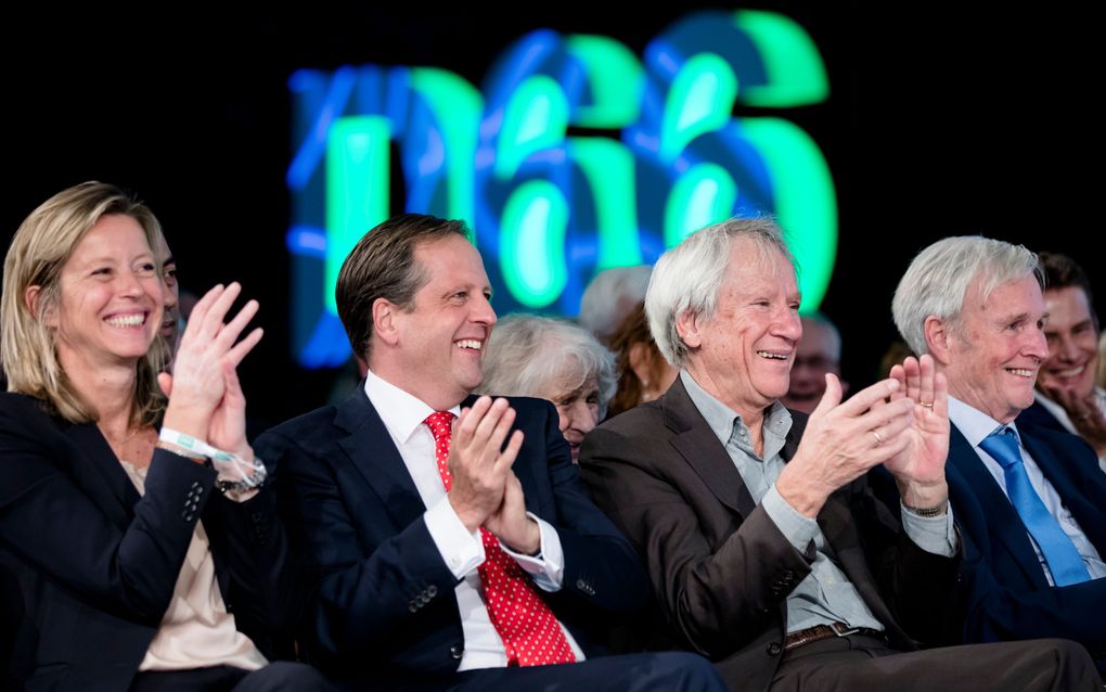 Kajsa Ollongren, Alexander Pechtold, Gerrit Jan Wolffensperger en Jan Terlouw ( (v.l.n.r.) tijdens een congres van D66. beeld ANP