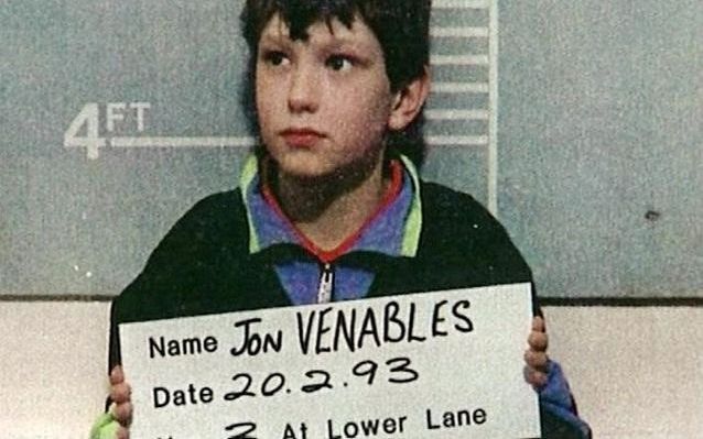 LONDEN - Jon Venables (archieffoto), een van de twee daders van de geruchtmakende moord op de Britse peuter Jamie Bulger in februari 1993, is opnieuw achter tralies gezet. Dat meldden Britse media dinsdagavond. Foto EPA