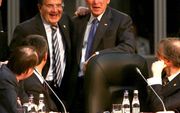 President Bush grapt wat met Prodi tijdens de Navo-top in Boekarest. Foto EPA