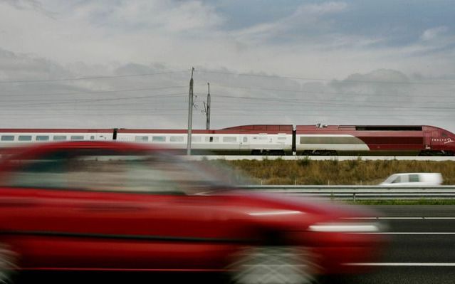 AMSTERDAM – De Thalys, de snelle treinverbinding tussen Amsterdam en Parijs, wordt vanaf 13 december sneller maar ook een stuk duurder. Foto ANP