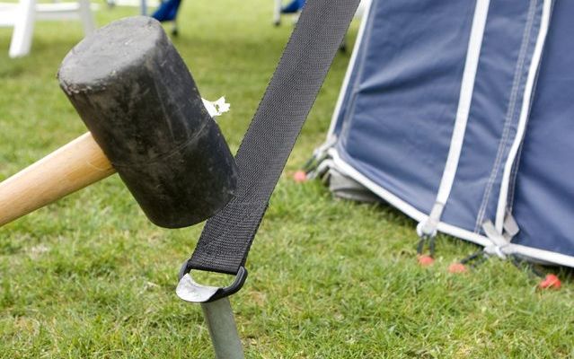 Eigenaren en beheerders van 476 recreatiebedrijven die dicht langs het spoor liggen, krijgen binnenkort een pakketje voorlichtingsmateriaal toegestuurd. Afzender is spoorbeheerder ProRail. Foto ANP