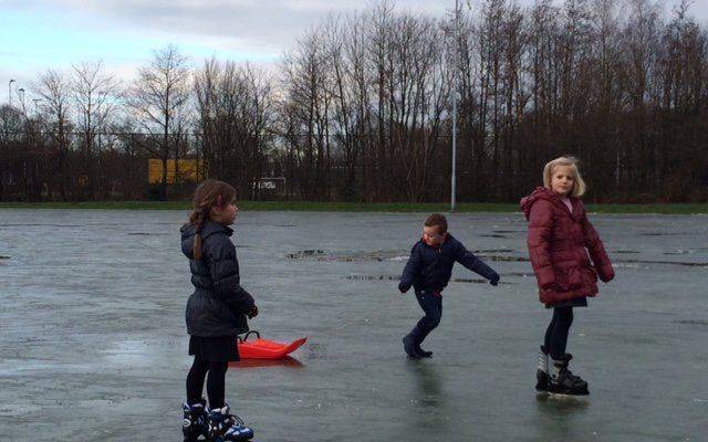 Schaatspret in Barneveld. Foto RD