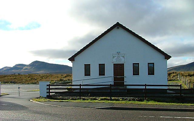 EDINBURGH - De Free Church of Scotland (Continuing) gaf woensdagavond een verklaring uit over huwelijk en seksualiteit. Op de foto het kerkgebouw in Staffin. Foto Wikimedia