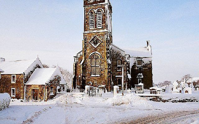 De dorpskerk van Dunlop wordt binnenkort weer in gebruik genomen door de plaatselijke gemeente van de Church of Scotland. Foto ScotlandOne, Wikimedia