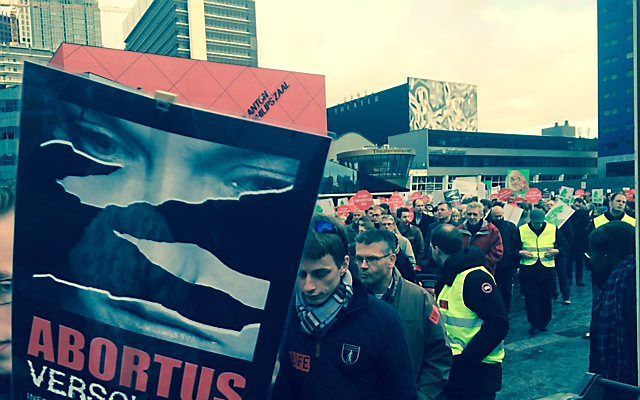 Protest tegen abortus tijdens de Mars voor het Leven in Den Haag. beeld RD