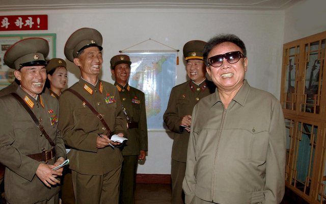 PYONGYANG – Het communistische Noord–Korea heeft ontkend dat leider Kim Jong–il ziek is. De nummer twee van het land, Kim Yong–nam, sprak tegen dat er problemen zijn. Foto EPA