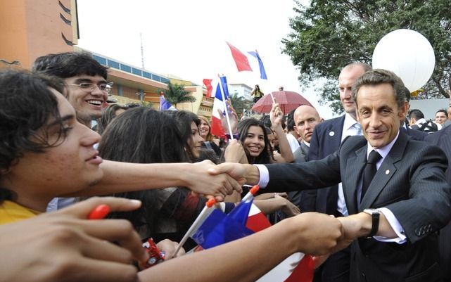 PARIJS - „Het is tijd om een groene belasting te creëren”, zei Sarkozy in een op televisie uitgezonden toespraak. „Onze grootste uitdaging is de klimaatverandering. Al onze landgenoten moeten zich daarover zorgen maken". Foto EPA