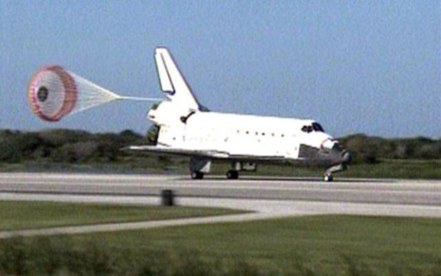 Spaceshuttle Atlantis landde woensdag, na zijn laatste vlucht, op Cape Canaveral in Florida. Foto NASA