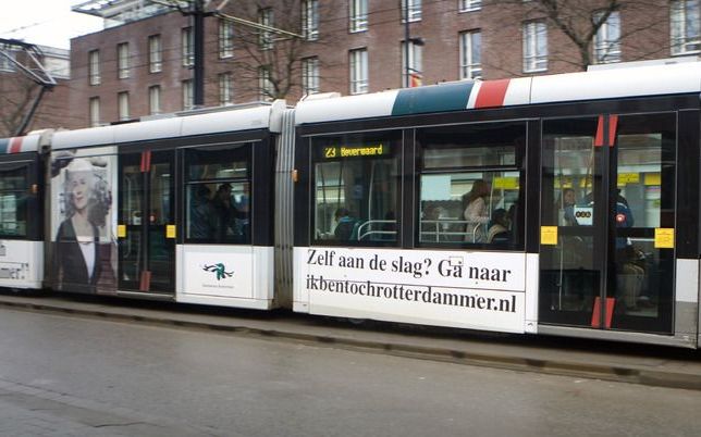 Tram in Rotterdam. De stad gaat zich inzetten voor electrisch vervoer. Foto ANP