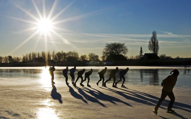 Schaatsen op natuurijs is prachtig, maar risicovol. Foto ANP