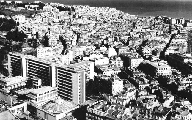 De stad Algiers. Bij een aanslag ten oosten van de stad vielen dinsdag zeker elf doden. Foto EPA