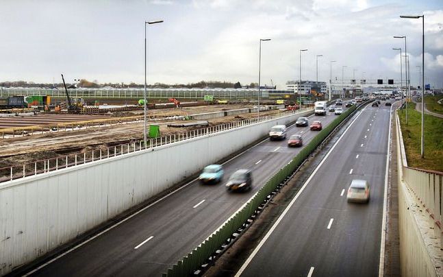 Dit concludeert een onafhankelijke commissie in een advies voor de ministers Eurlings (Verkeer) en Bos (Financiën). Oud-minister van Financiën en voormalig bankier Ruding, die de commissie voorzit, overhandigde hun donderdag het rapport. Foto ANP