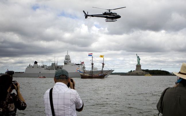 ROTTERDAM – De tien piraten die na hun arrestatie door Nederlandse mariniers aan boord van het Nederlandse fregat Hr. Ms. Tromp zitten, worden volgende week overgebracht naar Nederland. Daarna zullen ze worden overgedragen aan de Duitse autoriteiten. Foto