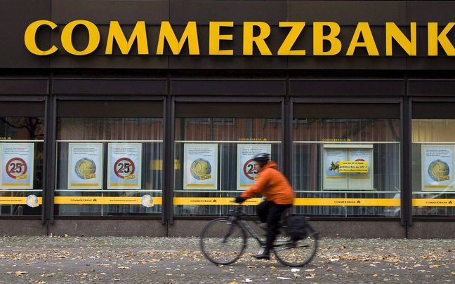 De Duitse bank Commerzbank grijpt voor de tweede keer in twee maanden tijd naar het noodinfuus van de Duitse overheid. Foto EPA