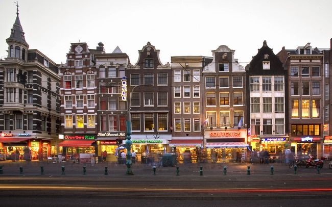 AMSTERDAM - Winkels op het Damrak in Amsterdam. Foto ANP