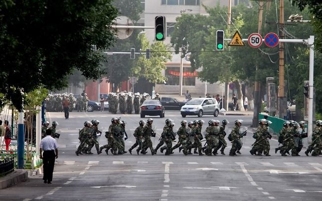 Chinese oproerpolitie, eerder deze week, in de regio Xinjiang. Foto EPA