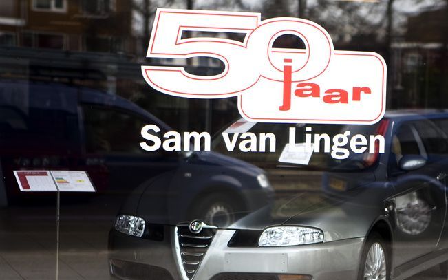 Nederlandse autodealers wacht dit jaar de sterkste daling in de verkoop van nieuwe personenauto’s sinds 1993. Volgens een vrijdag gepubliceerde analyse van bankconcern ING neemt de verkoop met 17 procent af tot 415.000 stuks. Foto ANP