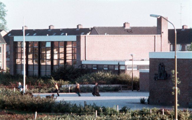 Vorig jaar vond na dertig jaar voor het eerst een herdenking plaats op de plek in Bovensmilde waar vroeger de school heeft gestaan. Foto ANP