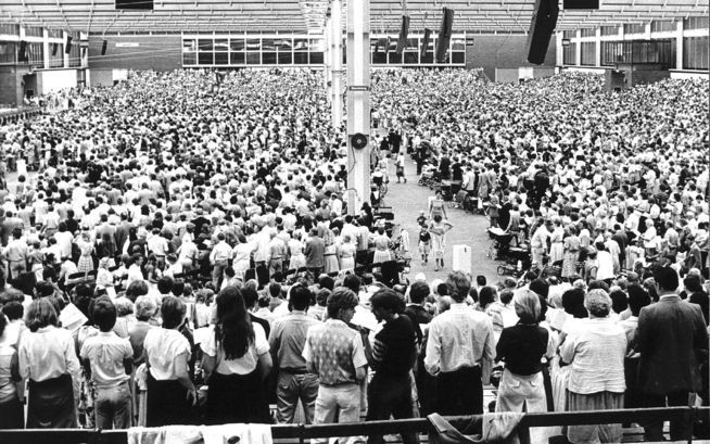 UTRECHT - Een massale bijeenkomst van Jehova's getuigen in 1983 in de Jaarbeurshallen in Utrecht. Foto ANP