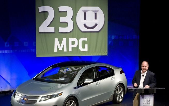 DETROIT – De Volt, de nieuwe hybride van het Amerikaanse General Motors, heeft een verbruik van slechts 230 mijl op één gallon, oftewel een liter op 100 kilometer. Foto EPA