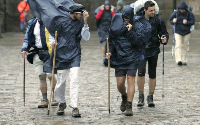 Pelgrims arriveren in Santiago de Compostela. - Foto EPA