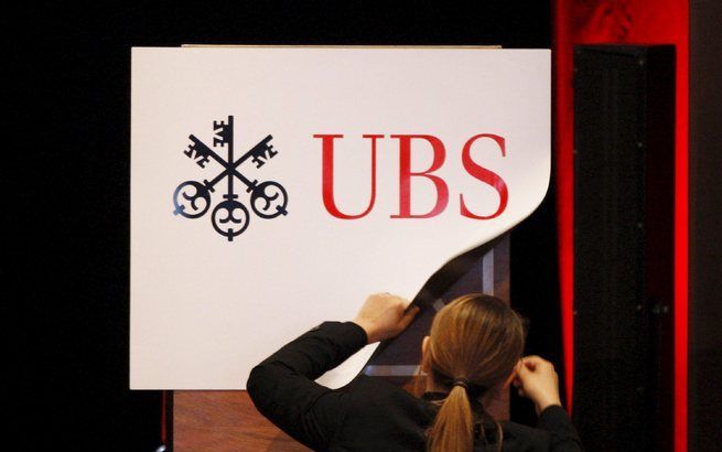 ZÜRICH - De Zwitserse bank UBS maakte vorig jaar ruim 700 miljoen euro meer verlies dan eerder werd aangenomen. Foto EPA