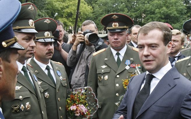 MOSKOU – De Georgische leiders zullen worden bestraft voor de oorlog een jaar geleden. Dat zei de Russische president Dmitri Medvedev zaterdag voor de Russische staatstelevisie. Foto EPA