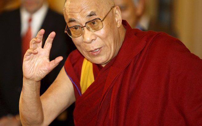 Dalai lama ereburger Parijs. Foto EPA