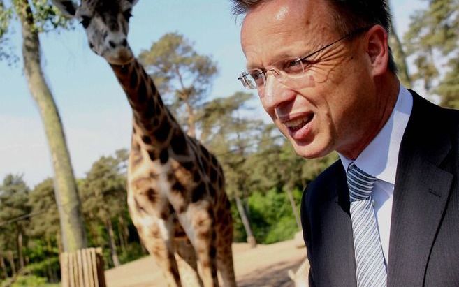 René Paas, voorzitter van de christelijke vakbond CNV: „Ik heb nu ook weer niet zo’n weerzin tegen acties dat ik denk dat je ze koste wat kost moet vermijden. Staken is wat anders. Daarmee beginnen wij als laatste, en stoppen als eerste.” Foto: Paas in Bu