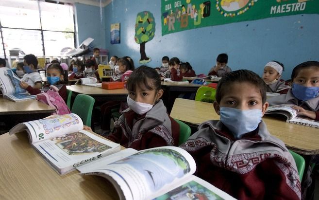 MEXICO–STAD – Bijna een maand na de uitbraak van de Mexicaanse griep heeft het bestuur van Mexico–stad donderdag een reeks beperkingen voor de bewoners opgeheven. Foto EPA