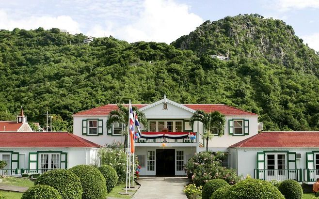 Het gouvernementsgebouw van het eiland Saba. Het kabinet streeft ernaar dat het homohuwelijk ook op de eilanden Bonaire, St. Eustatius en Saba mogelijk wordt. Foto ANP