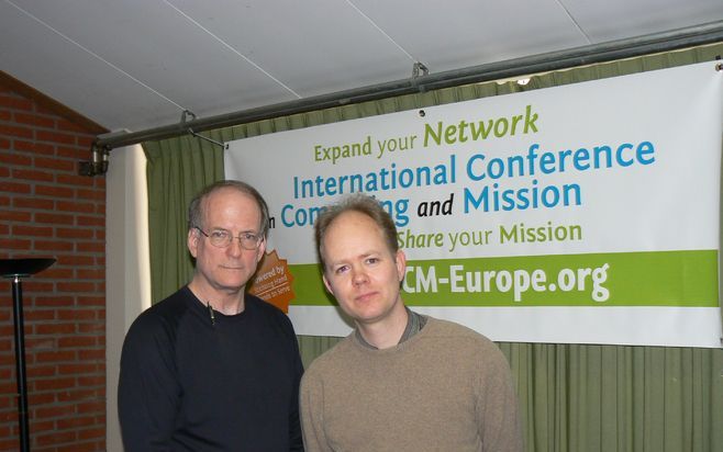 In Zelhem wordt deze week de International Conference on Computing and Mission (ICCM) gehouden, een driedaagse conferentie rond zending en informatietechnologie. Bedenker van de ICCM is de Amerikaan Robert Hodge (l.), die dezer dagen ook de hoofdlezingen 