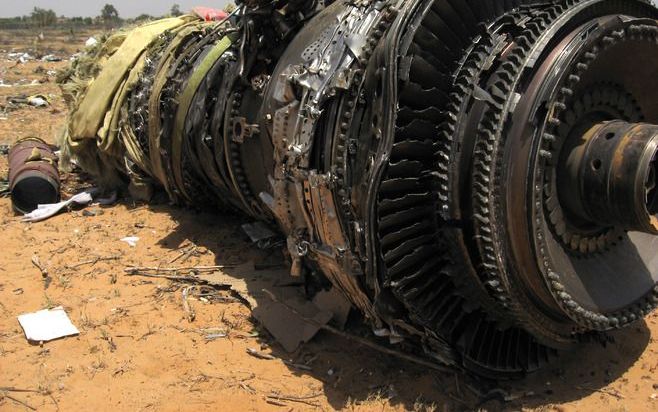 Een van de motoren van de verongelukte Airbus. Foto EPA