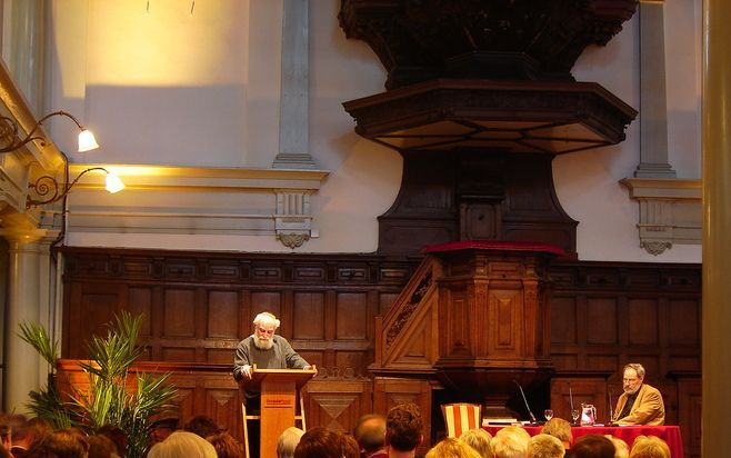 AMSTERDAM – In de Amsterdamse Rode Hoed had maandag de jaarlijkse conferentie plaats van het Appel Kerk en Israël binnen de Protestantse Kerk. Dr. René Süss, auteur van de studie ”Luthers theologisch testament. Over de Joden en hun leugens” (2006), verzor