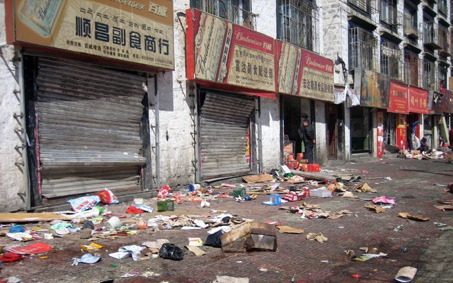 PEKING – De Chinese autoriteiten hebben vrijdag onder meer op het internet foto’s verspreid van de negentien ’meest gezochte relschoppers’ in Lhasa, de hoofdstad van Tibet. De foto’s komen van beeldmateriaal dat een week geleden werd gemaakt tijdens de bl