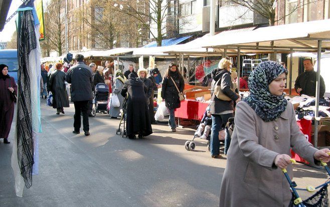 De Dappermarkt is dit jaar de een na beste markt van Nederland. Twello heeft de beste markt. Foto ANP