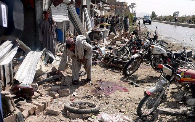 In Kandahar ontplofte donderdag een auto vol explosieven. Daarbij kwamen acht mensen om het leven. Foto EPA