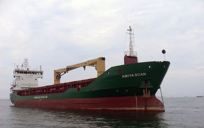 De kapers die het Nederlandse schip voor de kust van Somalië hebben gekaapt, hebben een losgeld van 1,1 miljoen dollar geëist. Foto ANP