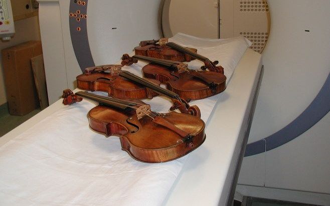 LEIDEN - Leg een Stradivarius onder de CT-scan en je krijgt een verklaring voor de superieure kwaliteit van de viool. Berend Stoel van het Leids Universitair Medisch Centrum (LUMC) deed dat, samen met een befaamde vioolbouwer uit de Verenigde Staten. Foto